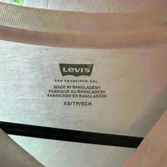 Levi’s Tshirt - Picture 4 of 4